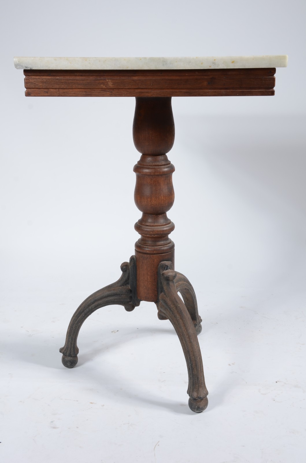 Mesa para bar de madeira, tampo feitio quadrado com mármore, tripé de... - foto 4 de 6