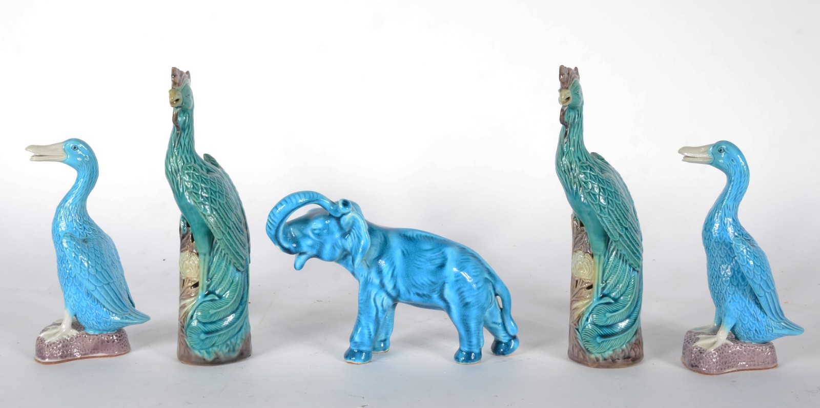 Conjunto com 5 estatuetas representando animais de porcelana chinesa... - foto 4 de 5