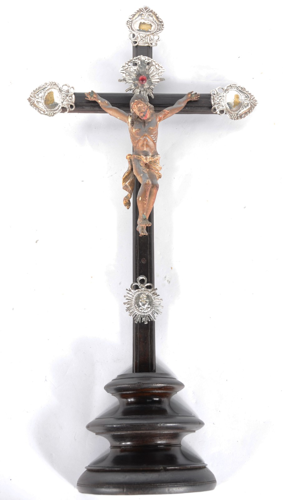 Crucifixo com figura de Cristo de madeira policromada. Desgastes. - foto 1 de 10