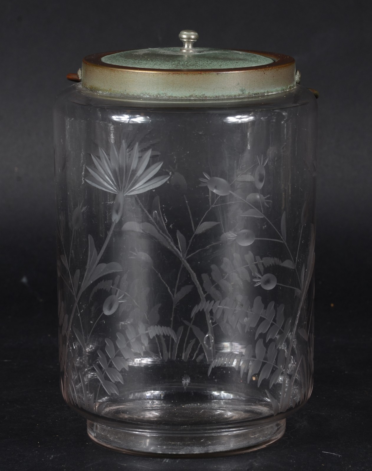Três peças diversas de cristal, sendo: vaso lapidado; , Solifleur com... - foto 4 de 7