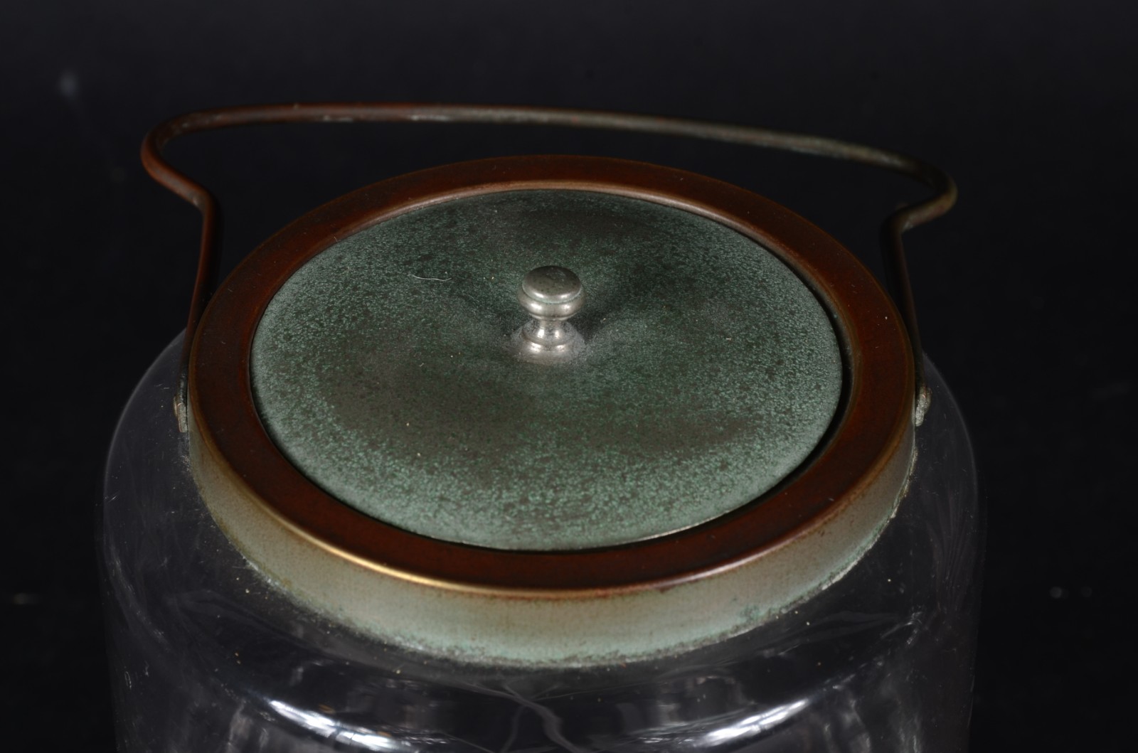 Três peças diversas de cristal, sendo: vaso lapidado; , Solifleur com... - foto 6 de 7