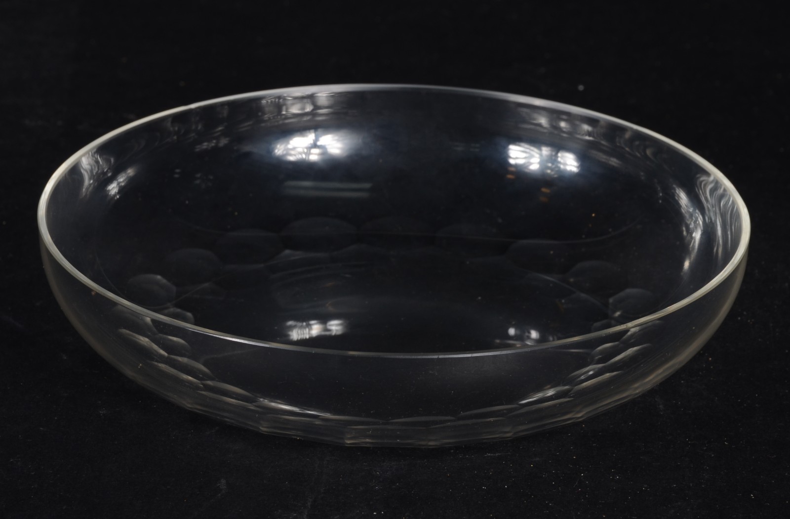 Conjunto de cristal com detalhes facetados, composto de saladeira e 6... - foto 3 de 4