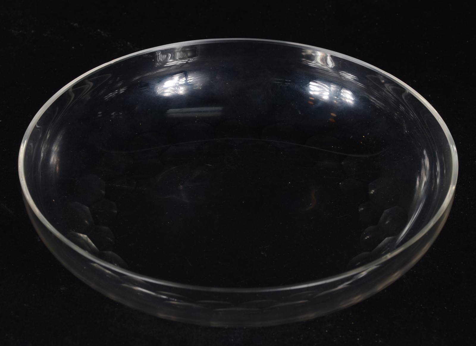 Conjunto de cristal com detalhes facetados, composto de saladeira e 6... - foto 4 de 4