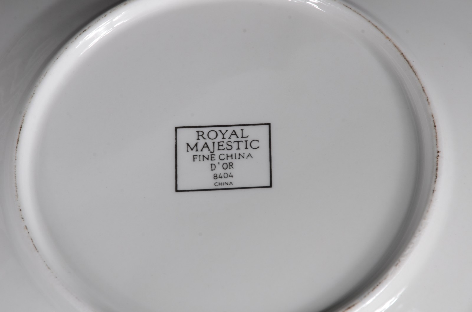 Aparelho de jantar de porcelana chinesa na cor branca com fino friso... - foto 3 de 3