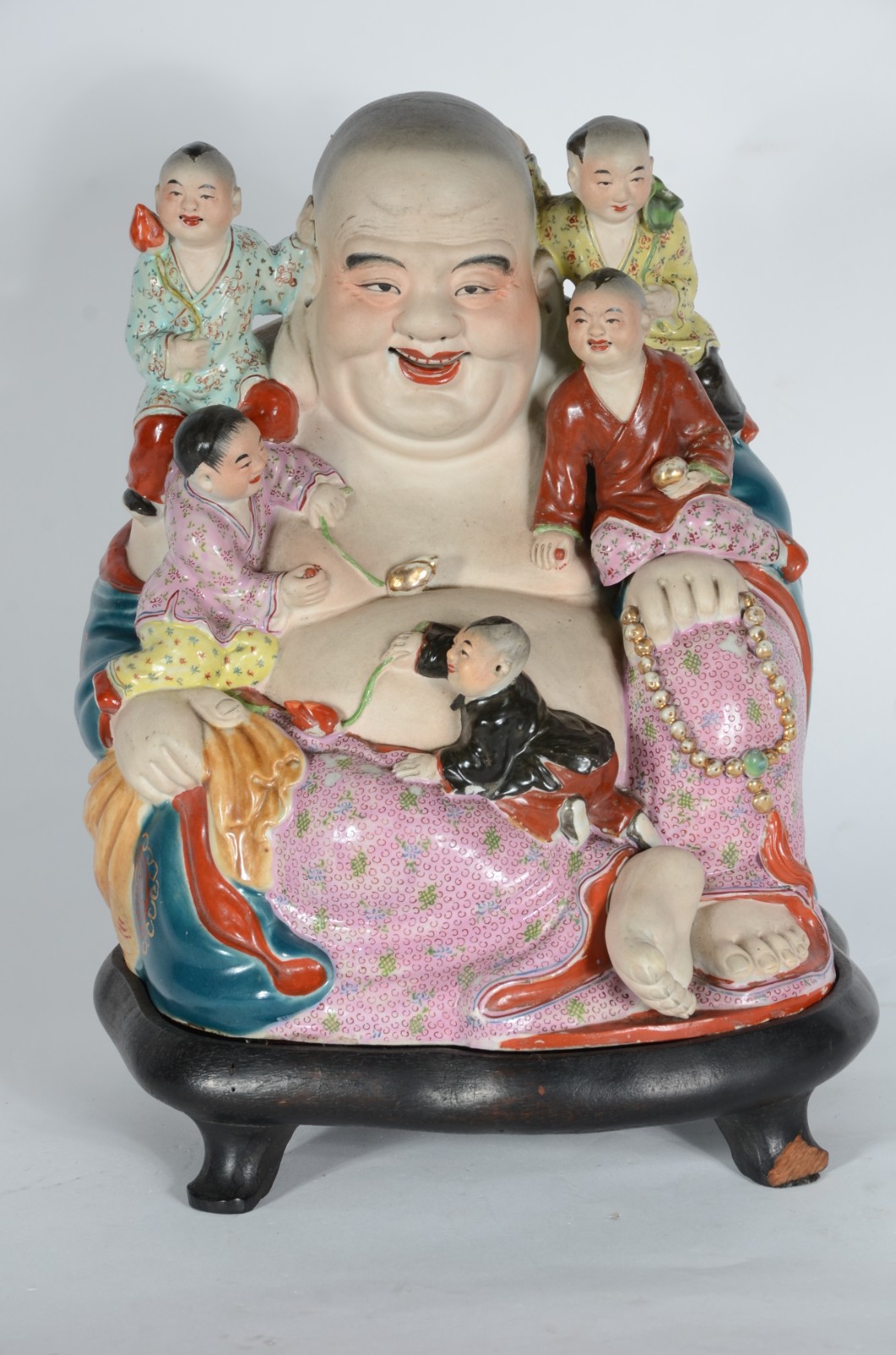 Buda da fertilidade de porcelana policromada, base de madeira. - foto 1 de 11
