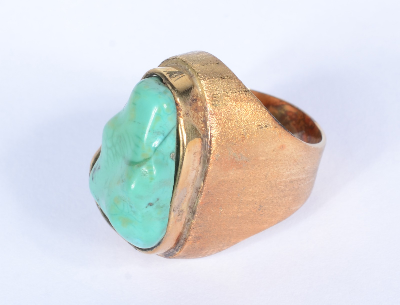 Anel de ouro 18 k., com pedra turquesa. Aro 18 k. (Por motivos de... - foto 3 de 5