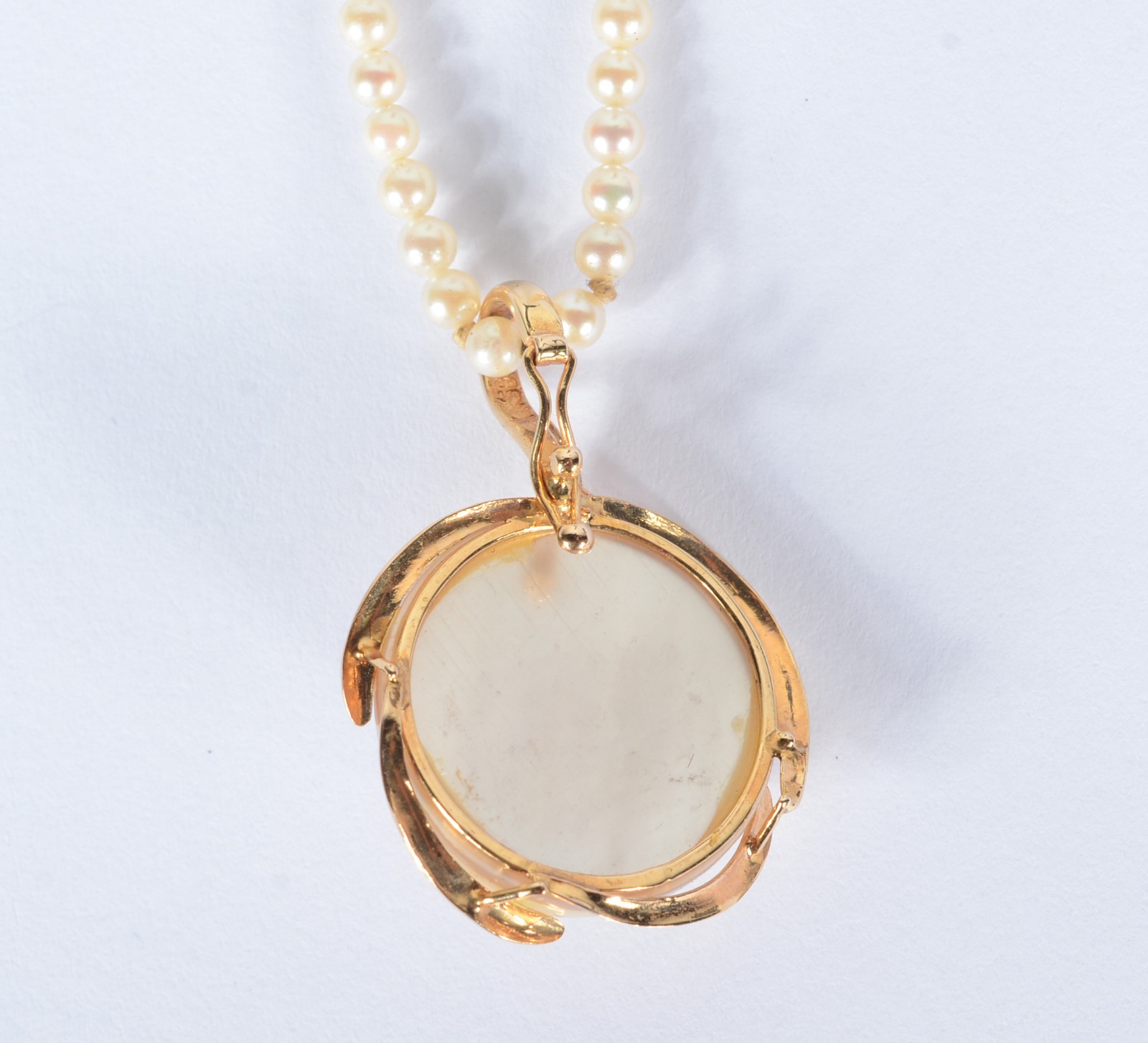 Colar com mini perolas com pendente, fecho em ouro 18 k. Acompanha... - foto 4 de 6