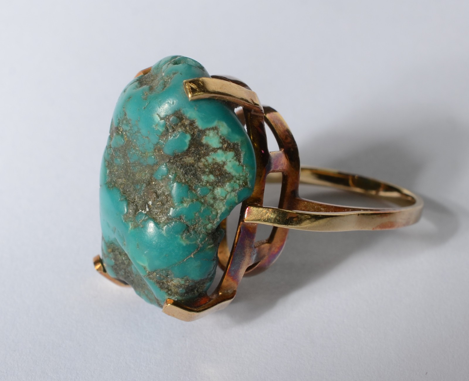Anel de ouro 18 k., com pedra turquesa. Aro 18. (Por motivos de... - foto 1 de 4