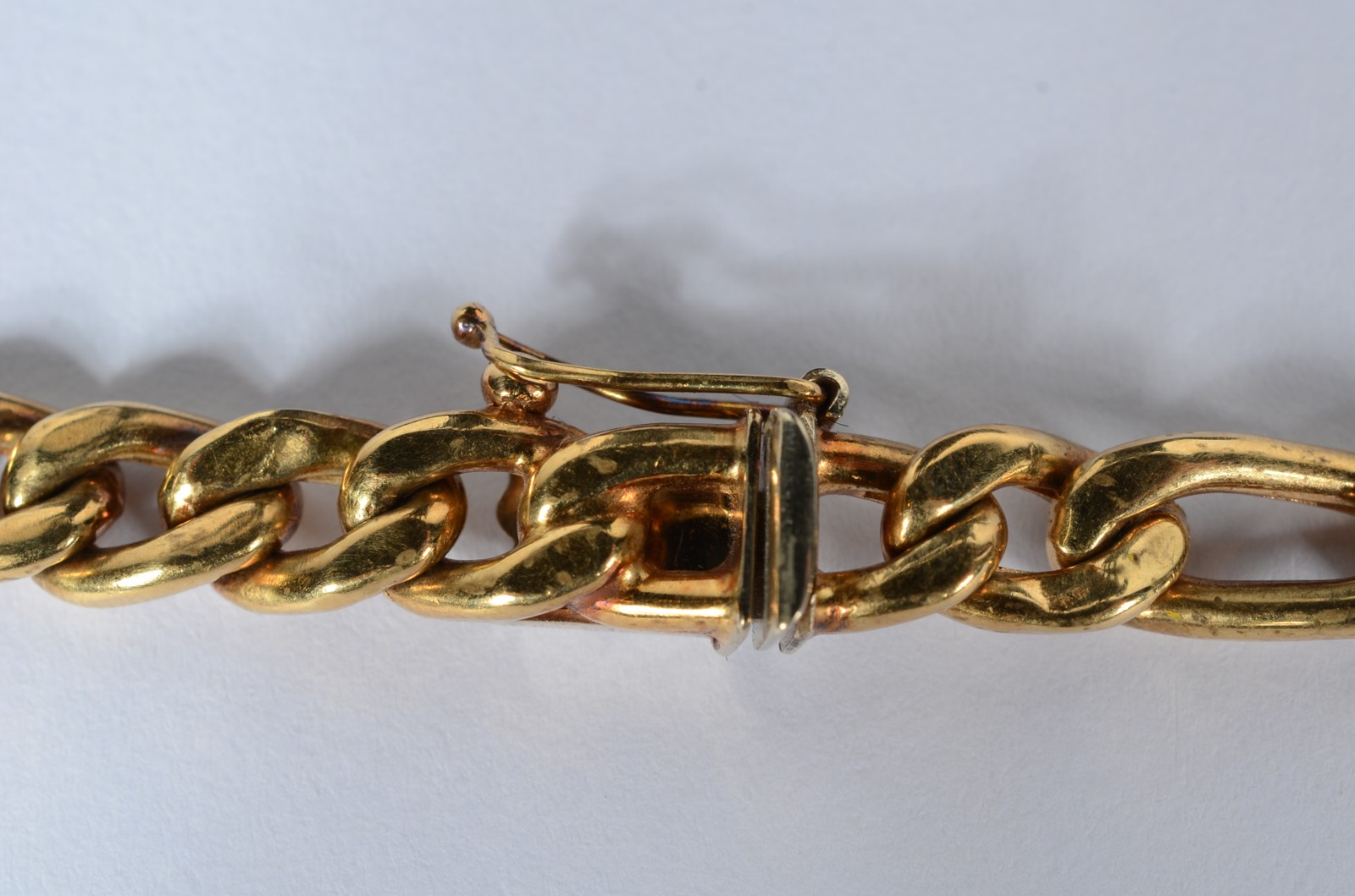 Colar com pendente na forma de "noz" de ouro 18 k. (Por motivos de... - foto 4 de 6