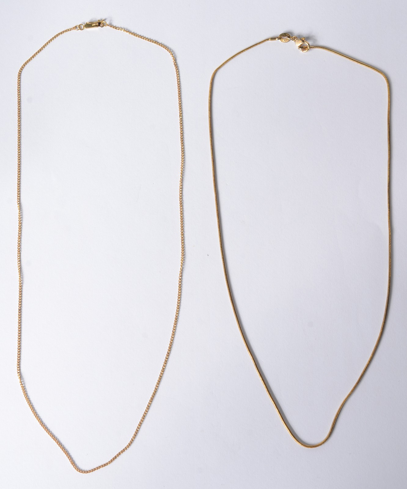 Dois cordões de ouro. 18 k., um deles contraste 750 mls. (Por motivos... - foto 1 de 7