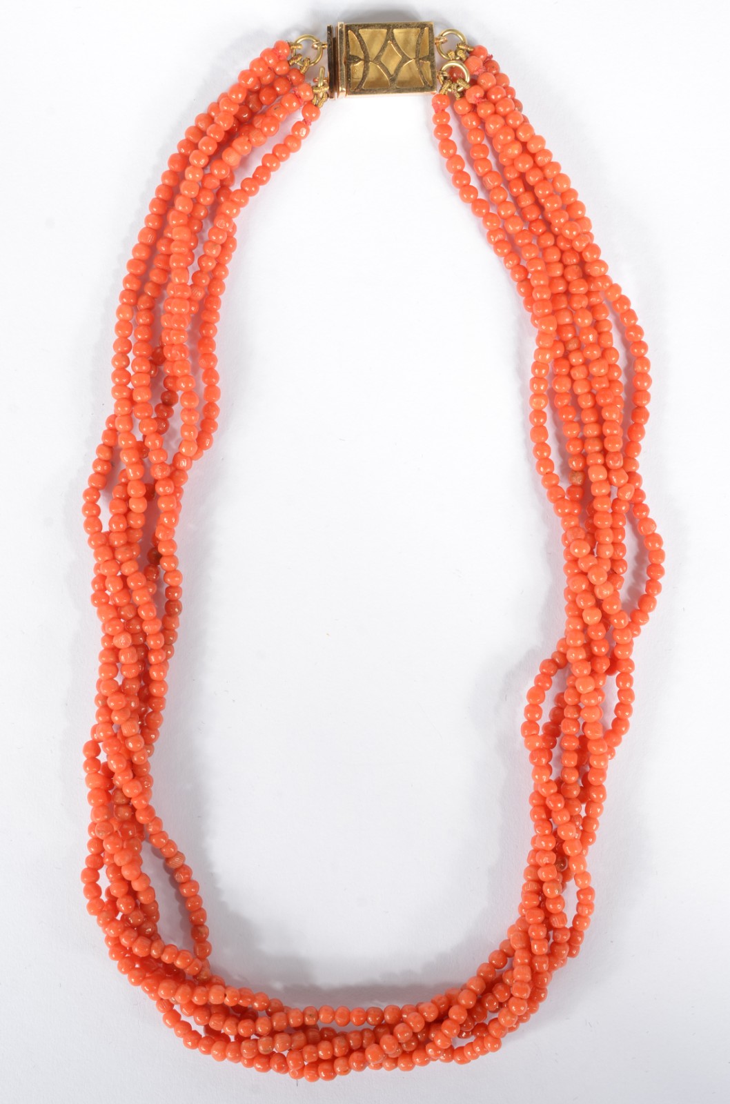 Colar com pedras coral com fecho de ouro 18 k., contraste 750 mls... - foto 2 de 5