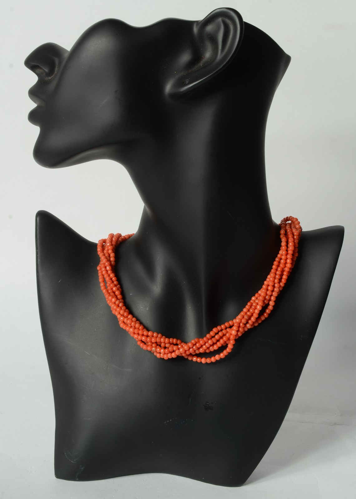Colar com pedras coral com fecho de ouro 18 k., contraste 750 mls... - foto 5 de 5