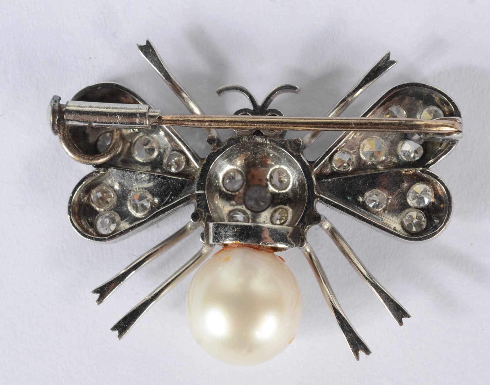 Broche de platina feitio abelha com brilhantes, perola e duas pedras... - foto 5 de 6
