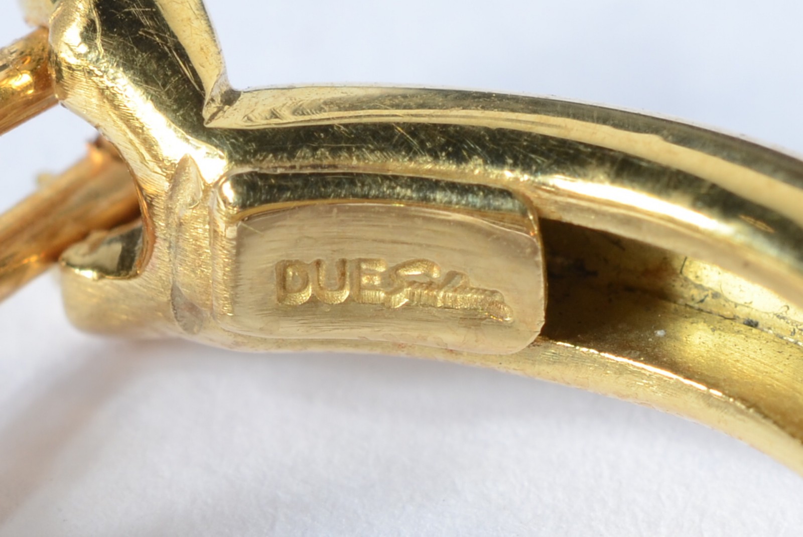 Conjunto de par de brincos e gargantilha de ouro 18k., com detalhes... - foto 8 de 10