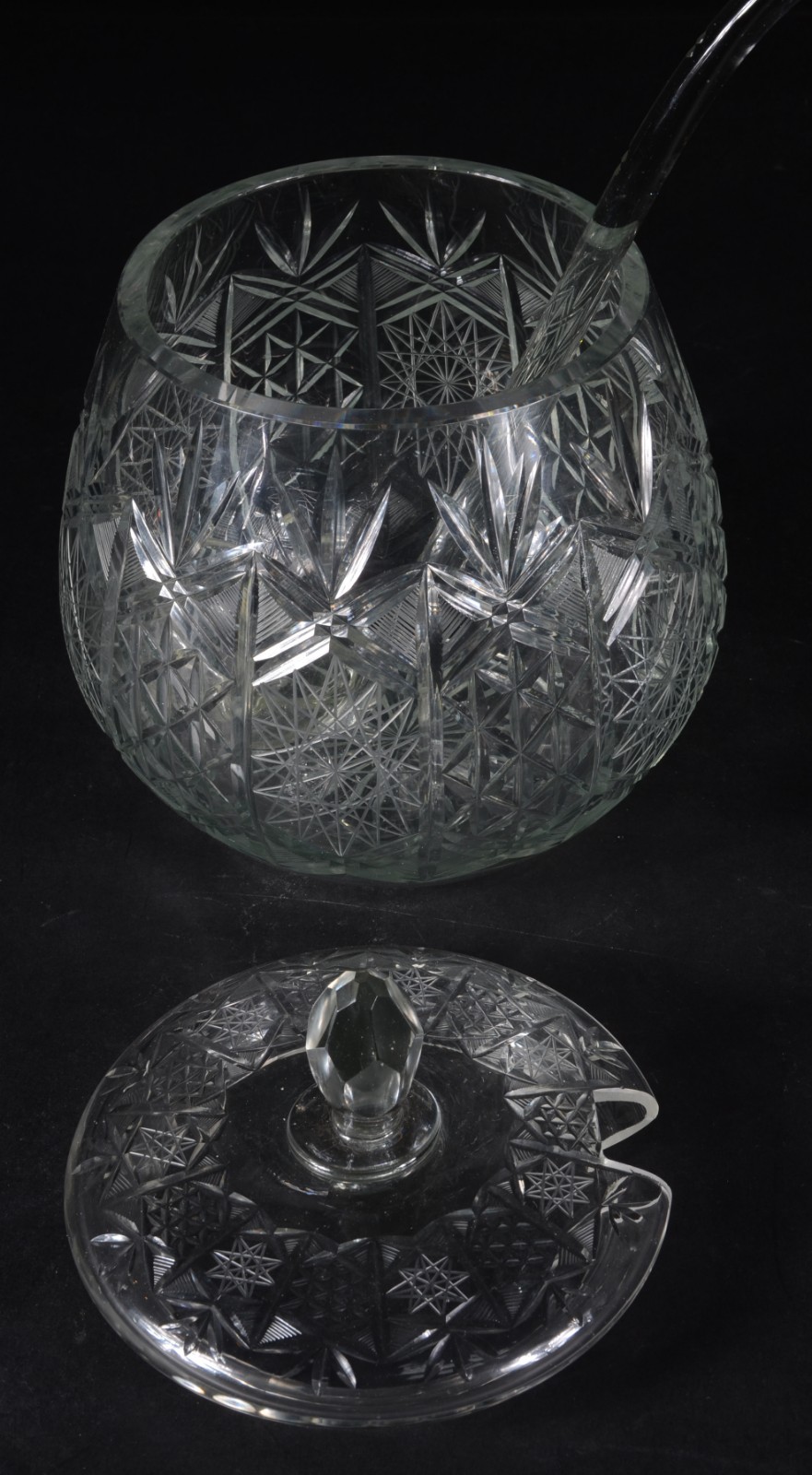 Poncheira de cristal lapidado, acompanha concha. - foto 2 de 4