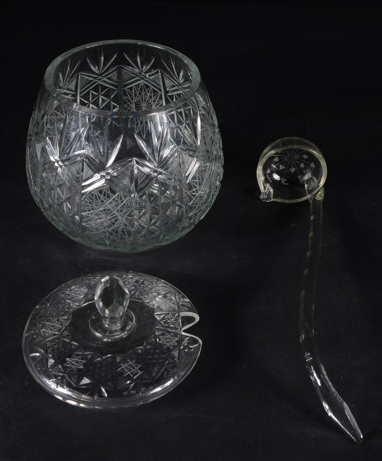 Poncheira de cristal lapidado, acompanha concha. - foto 3 de 4