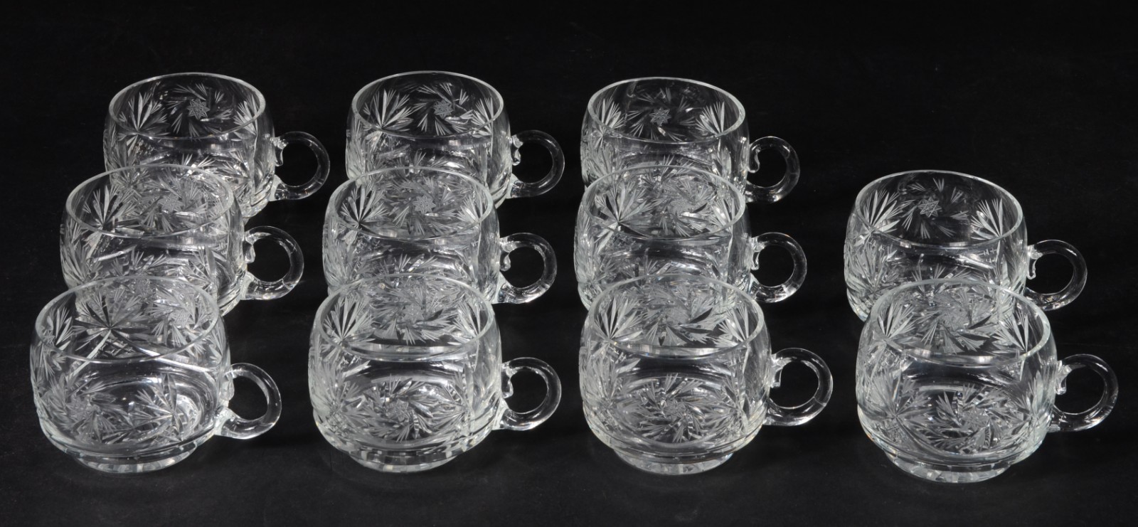 Poncheira de cristal tcheco lapidado com concha e 11 canecas. Canecas... - foto 3 de 10