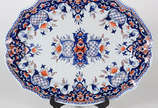 Travessa de faiança francesa com guirlandas nas... - Travessa de faiança francesa com guirlandas nas cores azul e rouge de fer.
