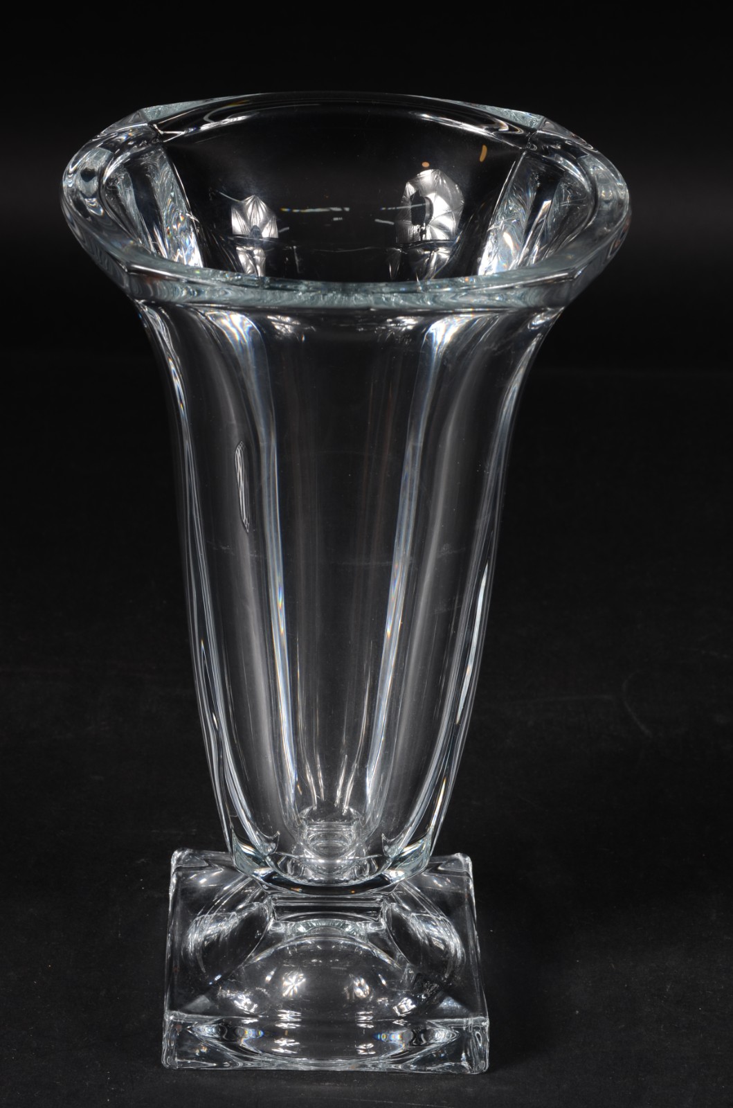 Vaso de cristal europeu facetado. - foto 2 de 4