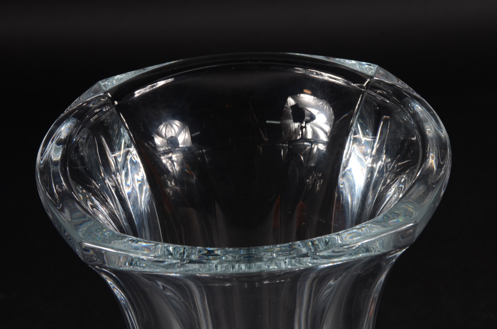 Vaso de cristal europeu facetado. - foto 3 de 4