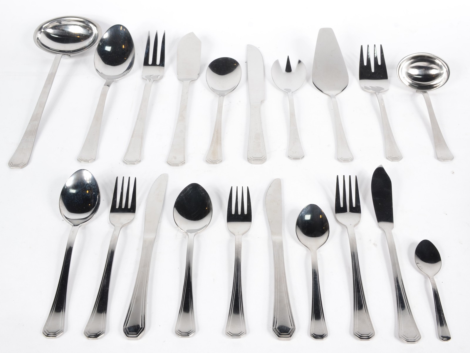 Faqueiro inox, composto de: 12 colheres, 12 garfos, 12 facas grandes... - foto 1 de 6