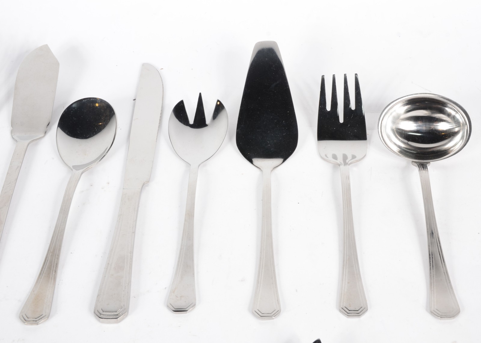 Faqueiro inox, composto de: 12 colheres, 12 garfos, 12 facas grandes... - foto 4 de 6