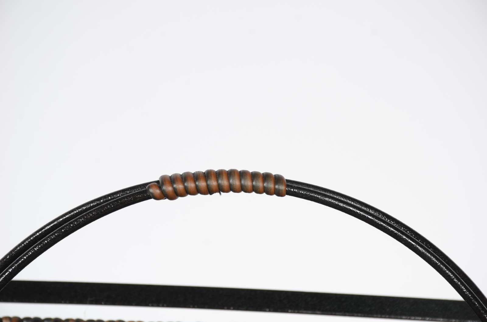 Revisteiro com estrutura de metal revestido com fibra. - foto 5 de 5