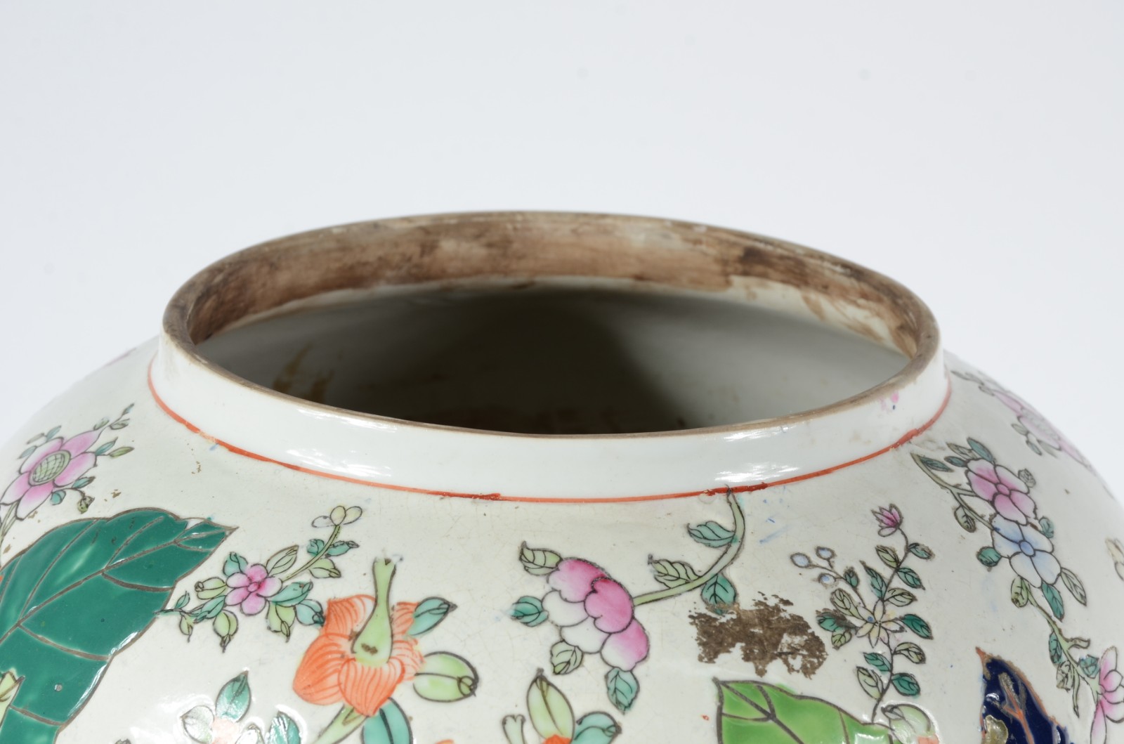 Potiche de porcelana chinesa policromada, pega na forma de cão de fó. - foto 4 de 7