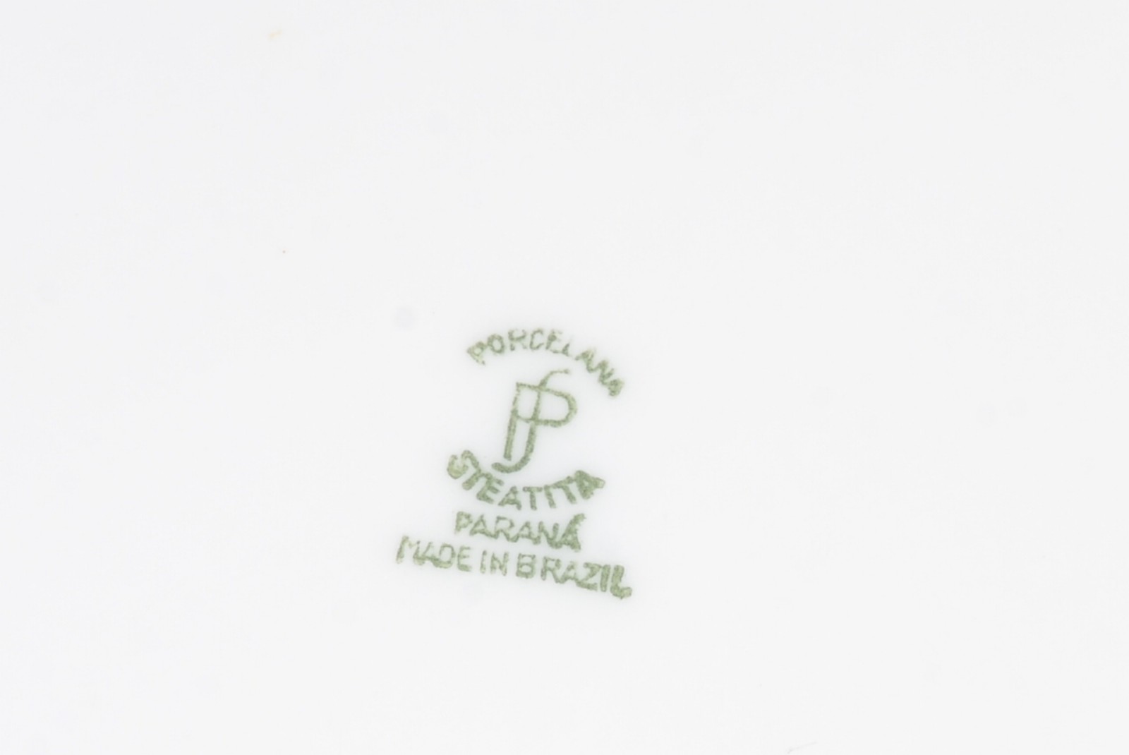 Três peças, sendo: jarra de porcelana branca Steatita; travessa de... - foto 8 de 8