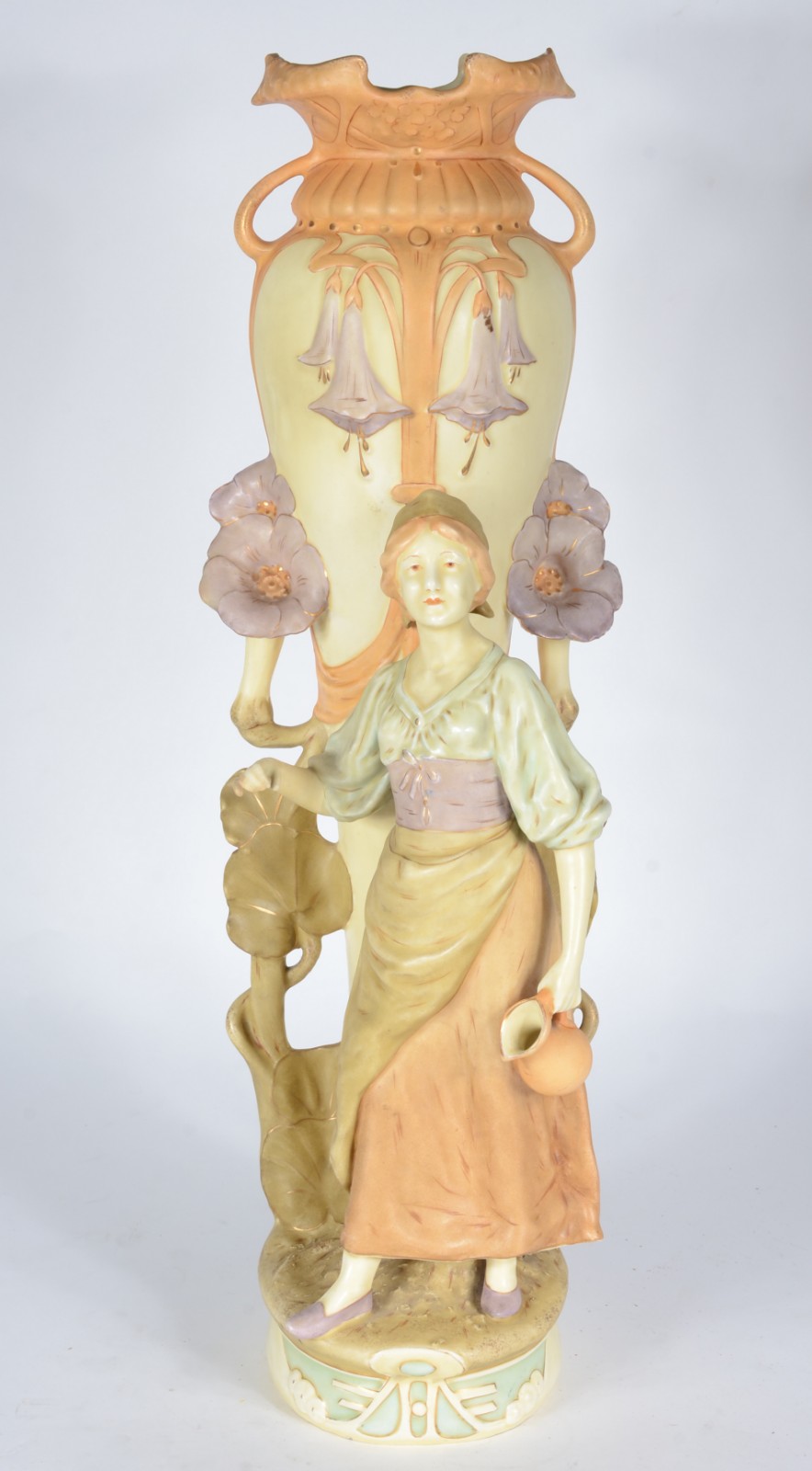 Vaso de porcelana europeia policromada Art Nouveau representando... - foto 1 de 9