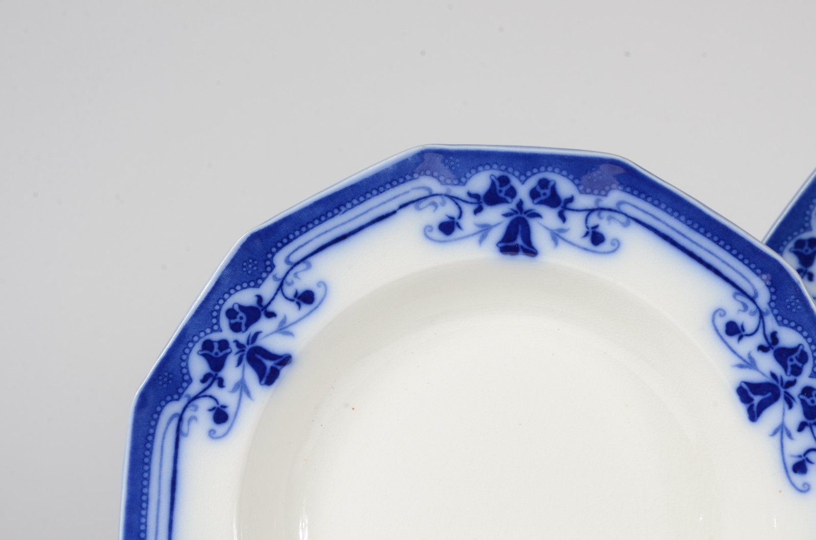 Aparelho de jantar de faiança inglesa, Royston na cor azul e branca... - foto 3 de 8