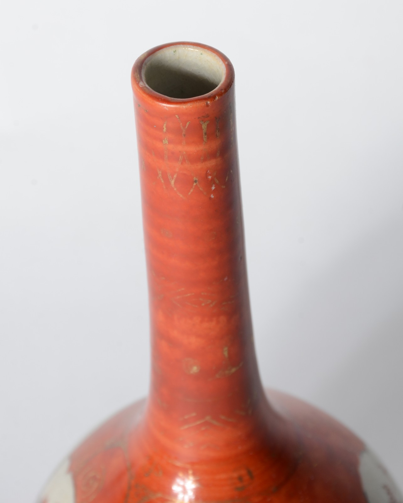 Vaso solifleur de porcelana oriental decorada com figuras e frutos em... - foto 3 de 4