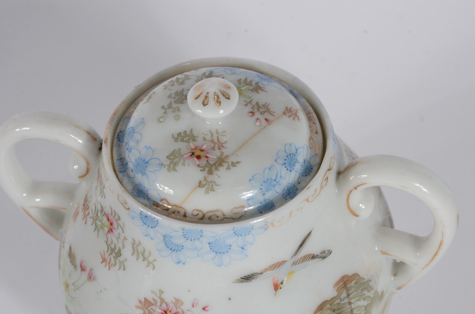 Tête a tête de porcelana japonesa, composto de: 2 xícaras pires... - foto 5 de 6