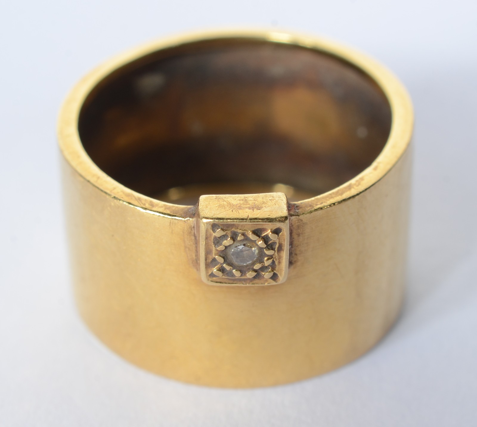 Anel de ouro 18 k., com pequeno brilhante. Aro 17. (Por motivos de... - foto 1 de 6