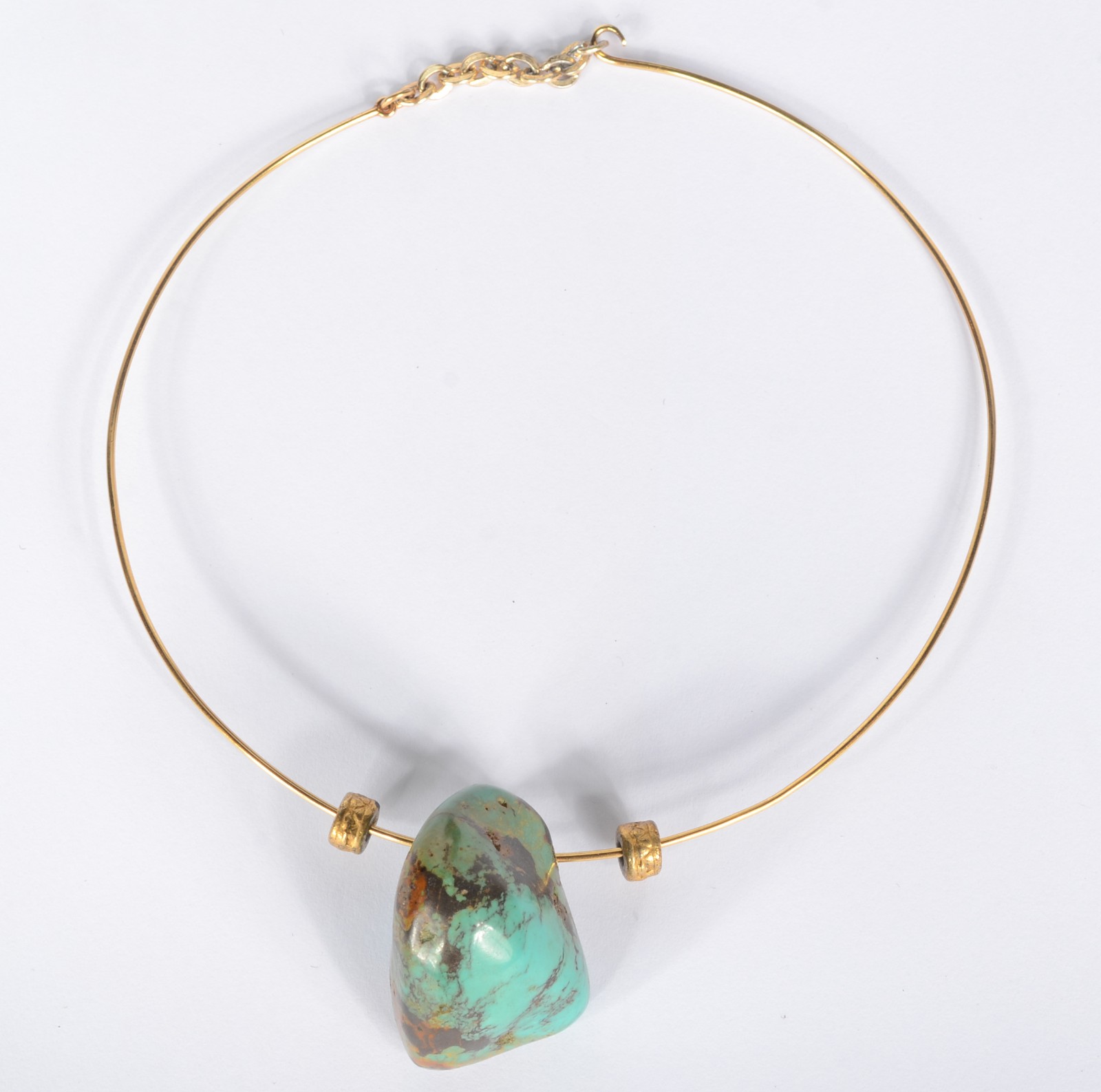 Gargantilha de ouro 18 K., com pedra turquesa. Extensão de metal... - foto 2 de 5