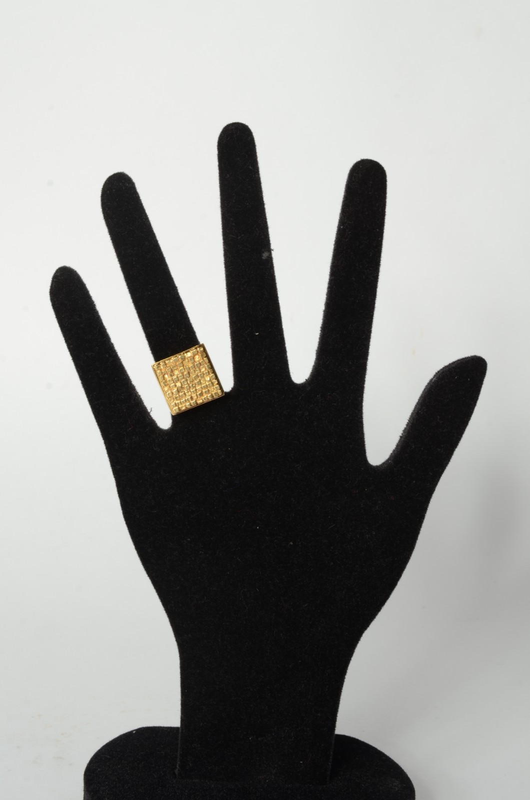 Anel de ouro 18 k., com detalhes geométricos. Aro 16. (Por motivos de... - foto 5 de 6