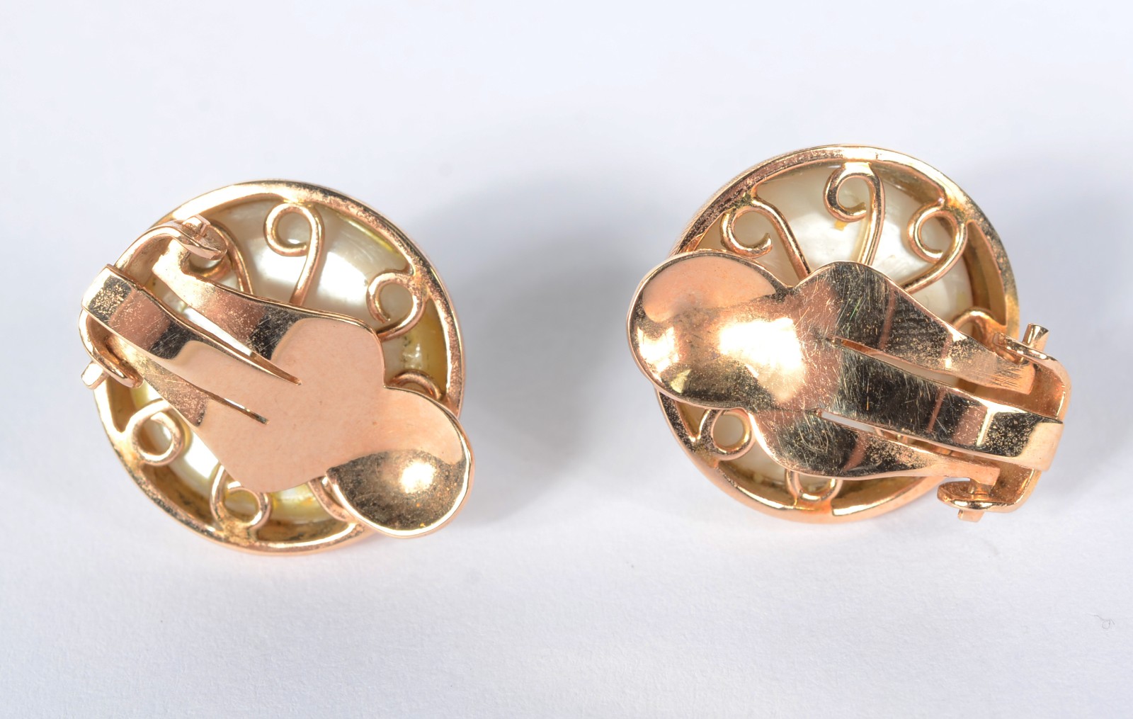 Conjunto de anel e par de brincos de ouro 18 k., com perolas. Aro 17... - foto 6 de 8