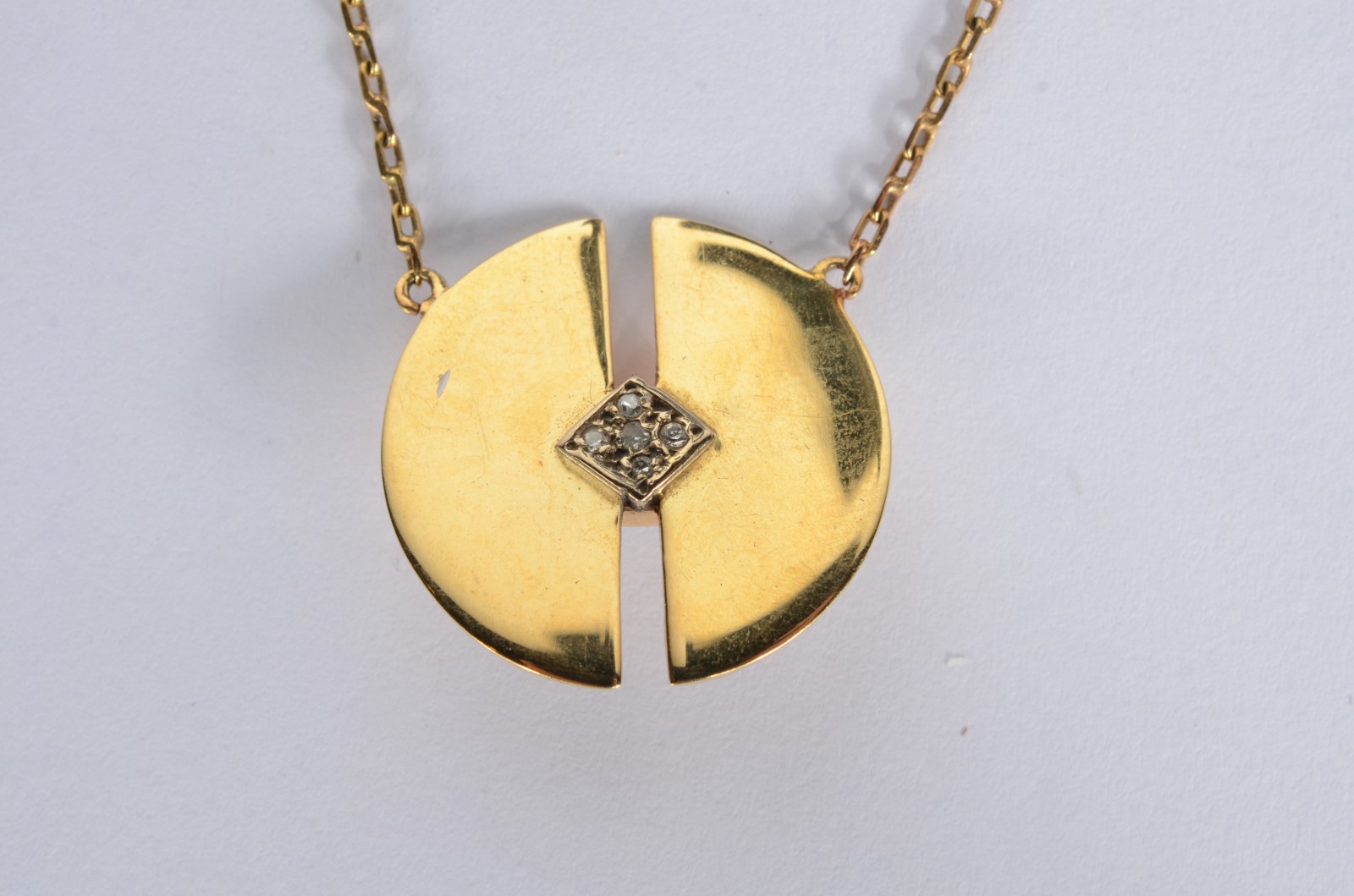 Colar de ouro 18 k., pendente de pedra azul central e quatro... - foto 3 de 7