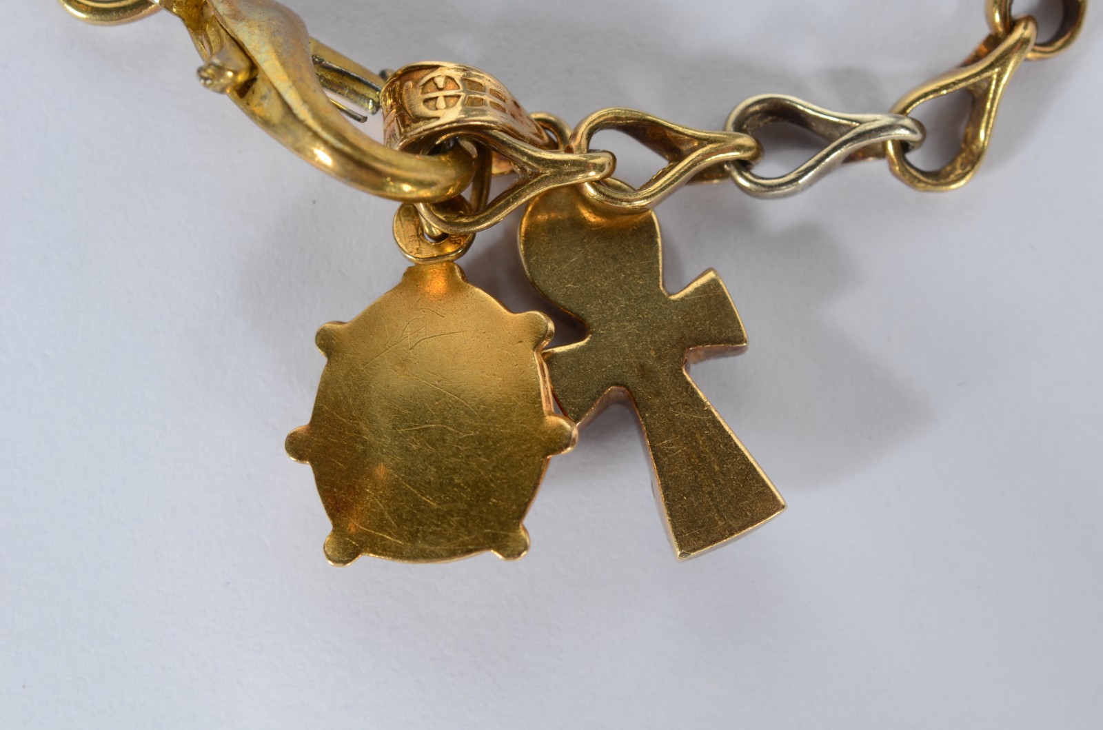 Pulseira de ouro 18k., contraste 750 mls com pendentes na forma de... - foto 4 de 6