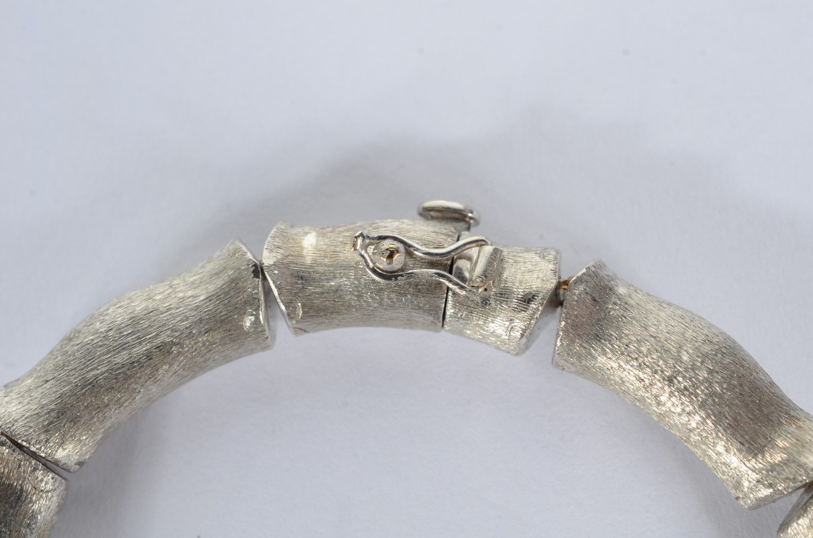 Conjunto com 3 pulseiras em três tons de ouro 18 k. (Por motivos de... - foto 4 de 8