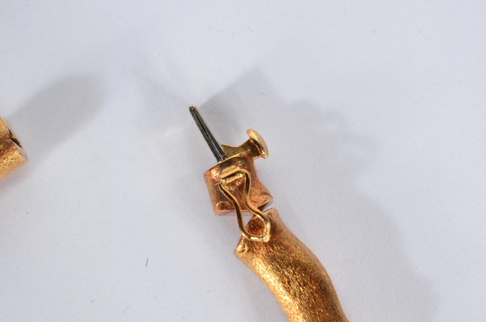 Conjunto com 3 pulseiras em três tons de ouro 18 k. (Por motivos de... - foto 7 de 8