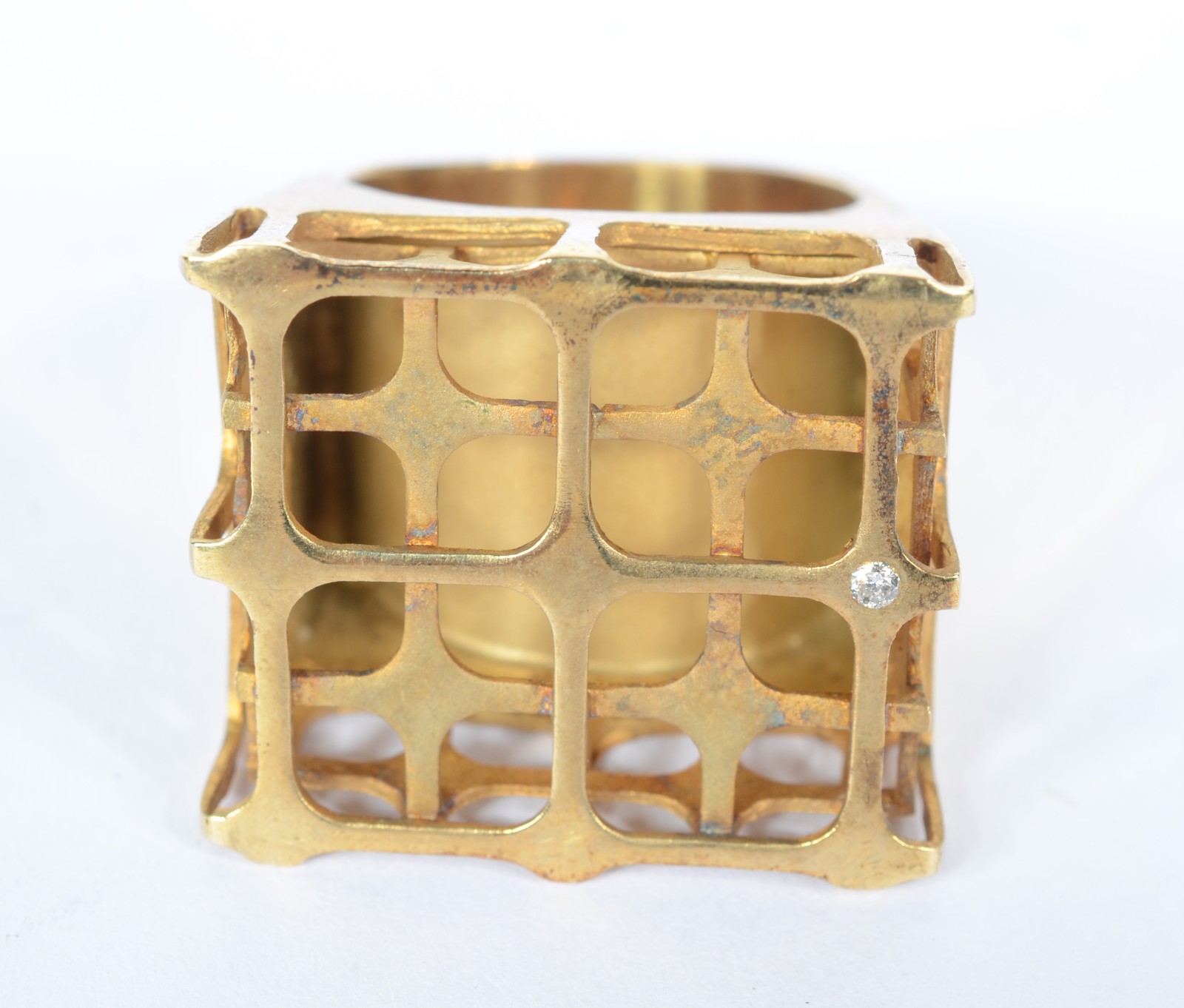 Anel de prata com vermeil, contraste 925 mls, detalhes geométricos... - foto 2 de 6