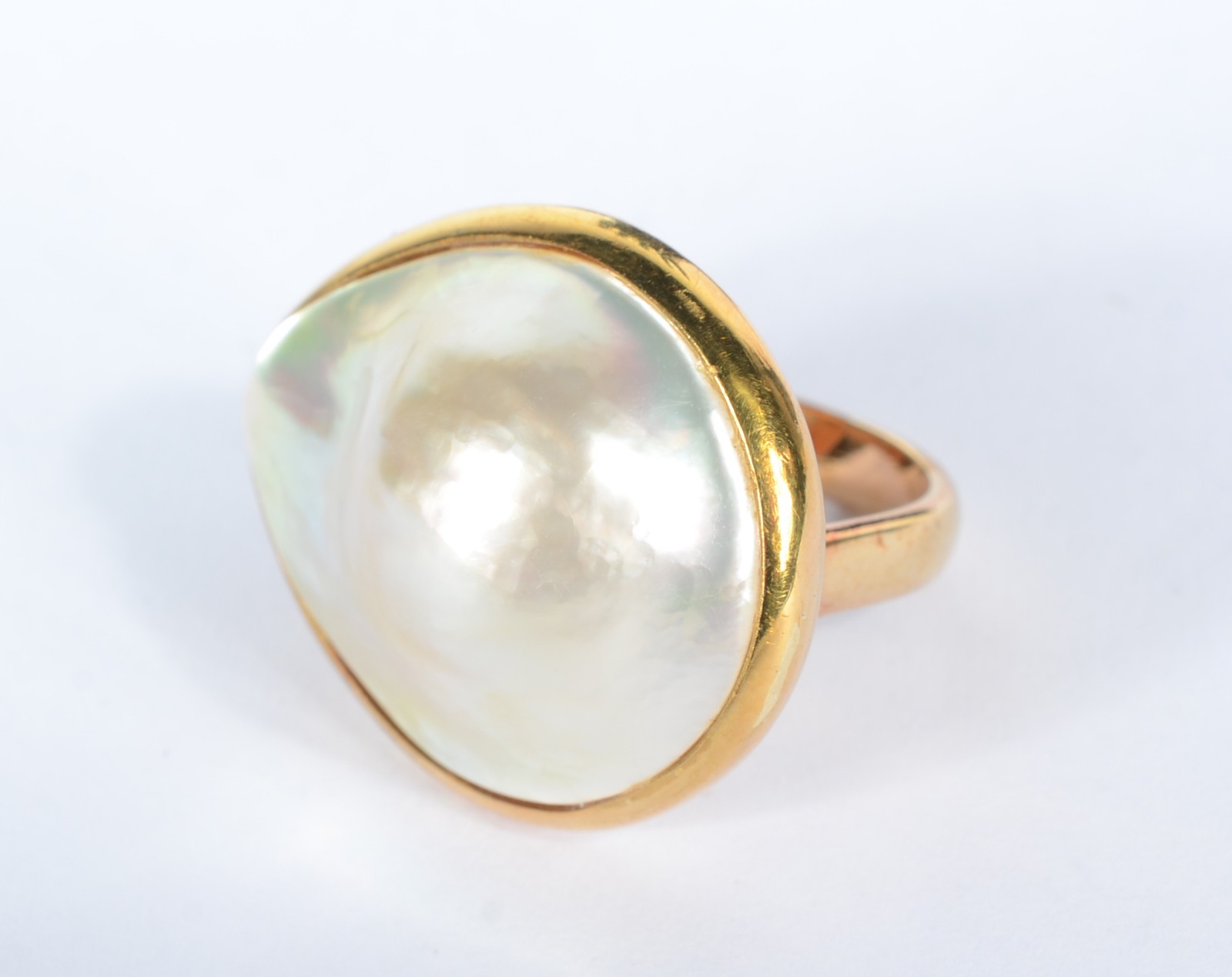 Anel de ouro 18 k., com perola barroca. Aro 16. (Por motivos de... - foto 1 de 6