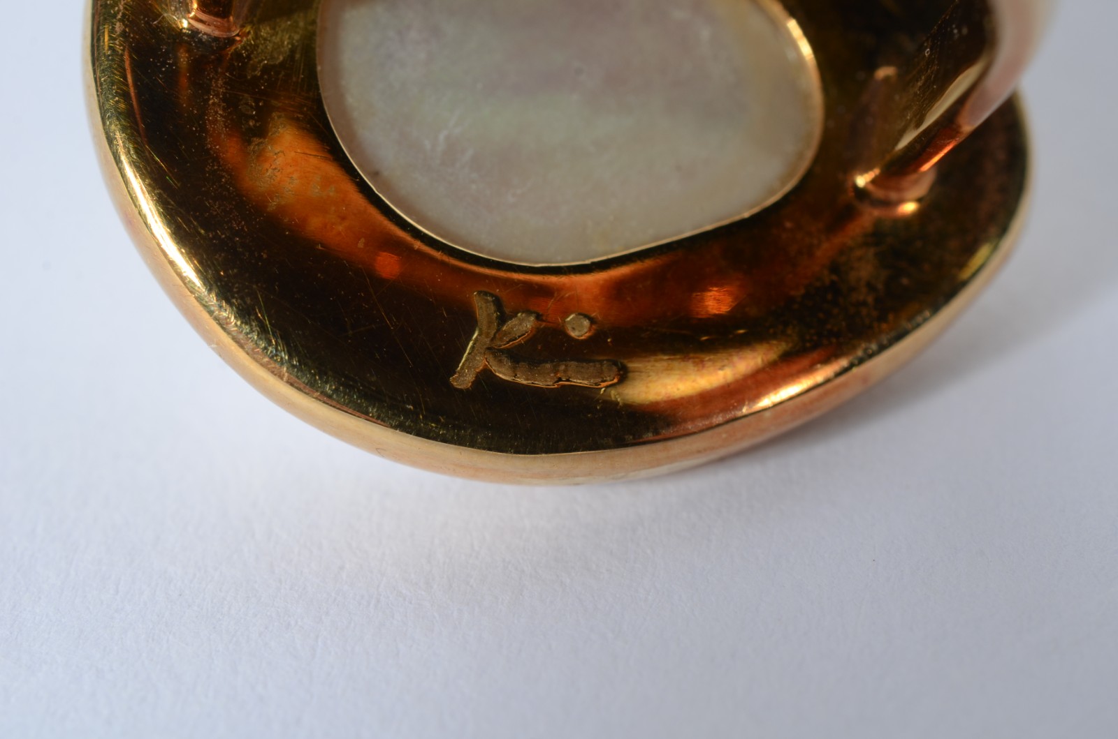 Anel de ouro 18 k., com perola barroca. Aro 16. (Por motivos de... - foto 5 de 6