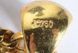 Colar de ouro 18 k., contraste 750 mls com pend... - Colar de ouro 18 k., contraste 750 mls com pendente na forma de crucifixo com brilhantes. (Por motivos de segurança a peça não se encontra na lo...