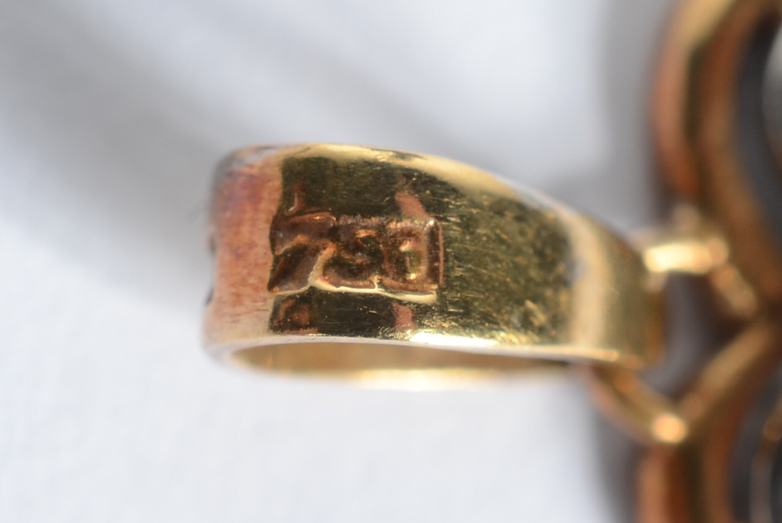 Pendente de ouro 18 k., na forma de coração com brilhantes. (Por... - foto 4 de 6