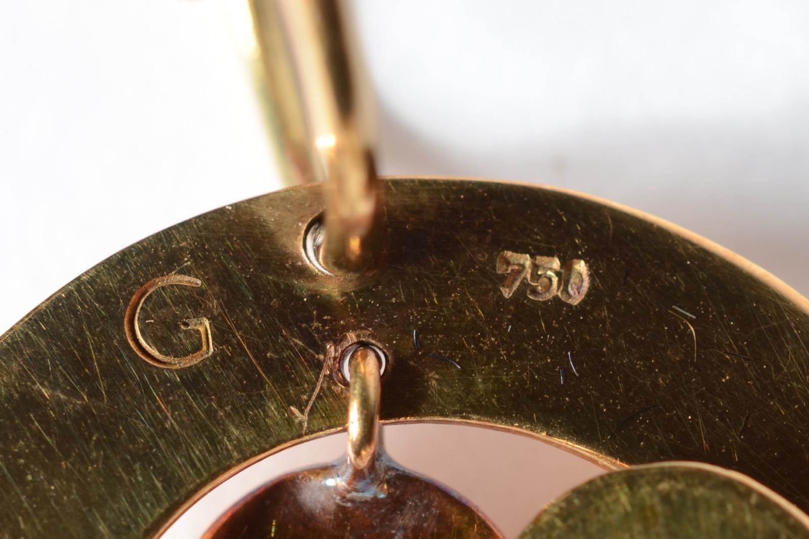 Colar de pedra coral com pendentes, detalhes em outro 18 k. Apenas o... - foto 5 de 5