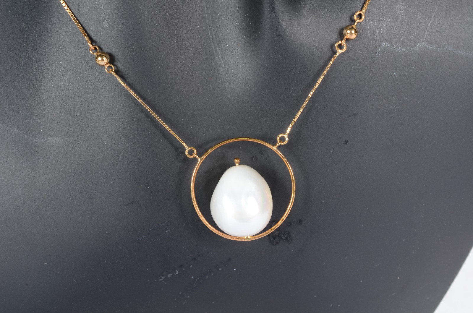Colar de ouro 18 k., com pendente perola. (Por motivos de segurança a... - foto 6 de 6