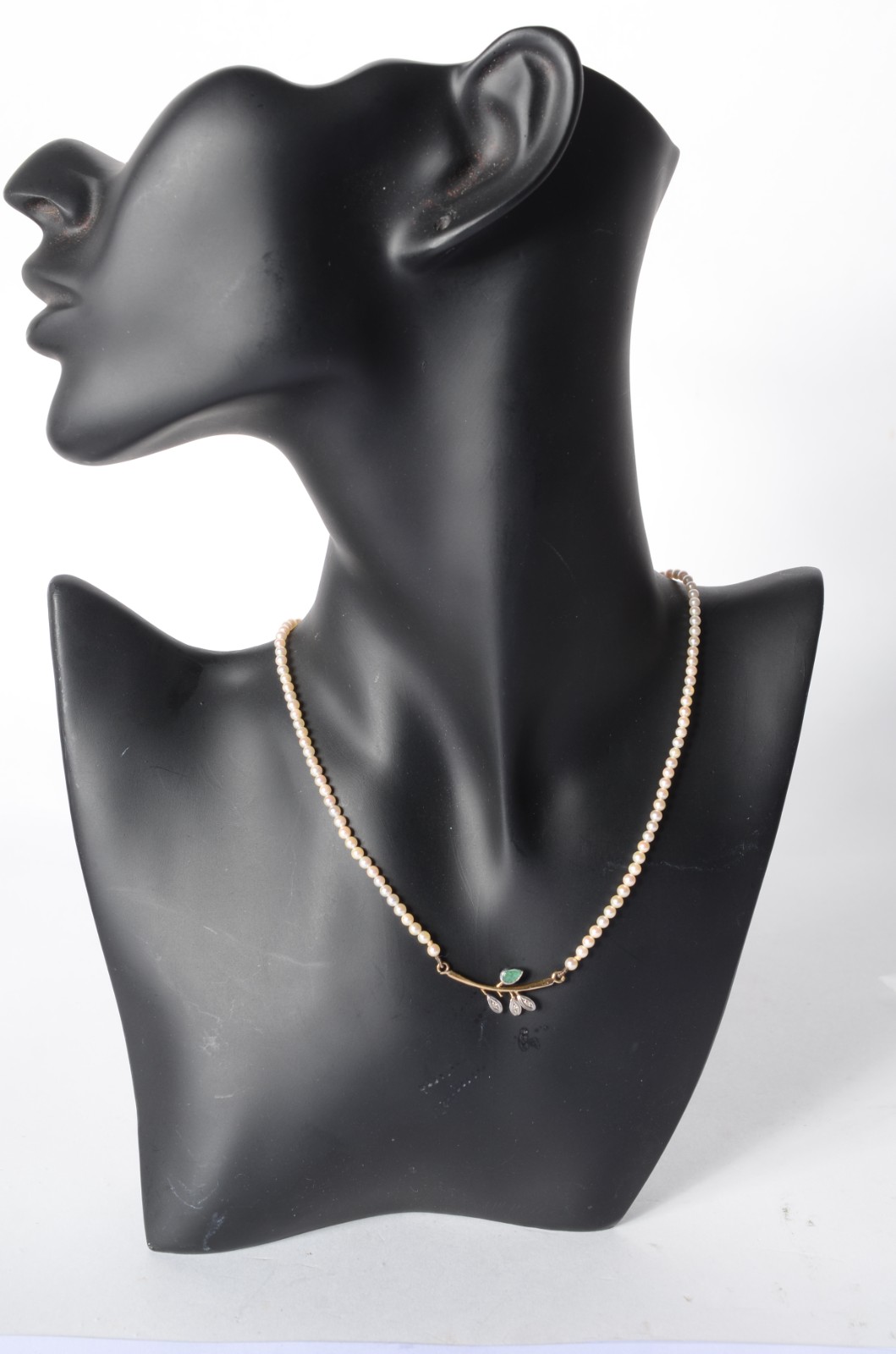 Colar com micro perolas com "ramo" de ouro branco. (Por motivos de... - foto 4 de 4