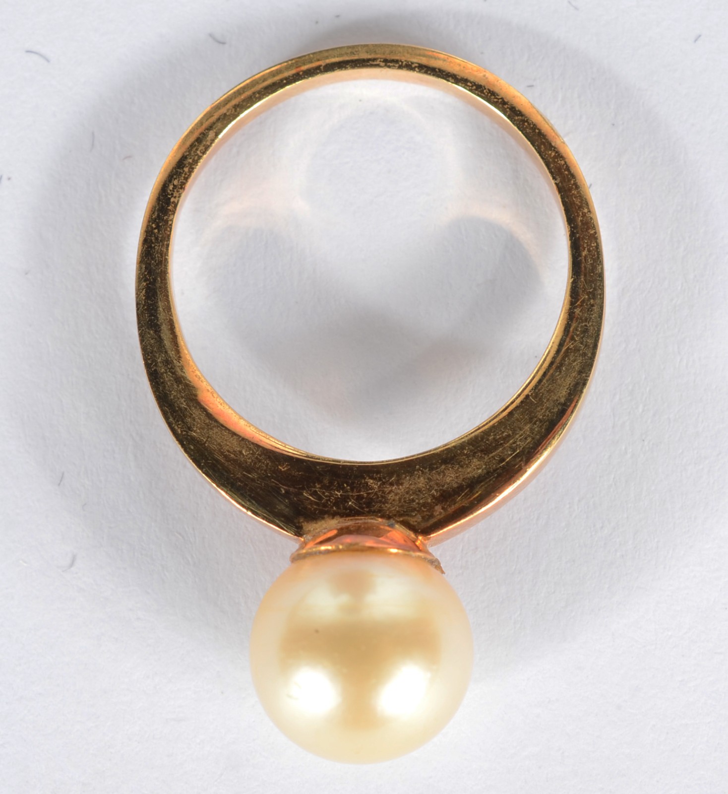 Anel de ouro 18 k., com perola. Aro 14. (Por motivos de segurança a... - foto 2 de 6